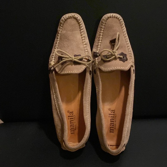 Manila Square Toe, Ridged Rubber Sole, Suede, Metal Eyelets. Made in Italy. NWOT - Picture 3 of 6